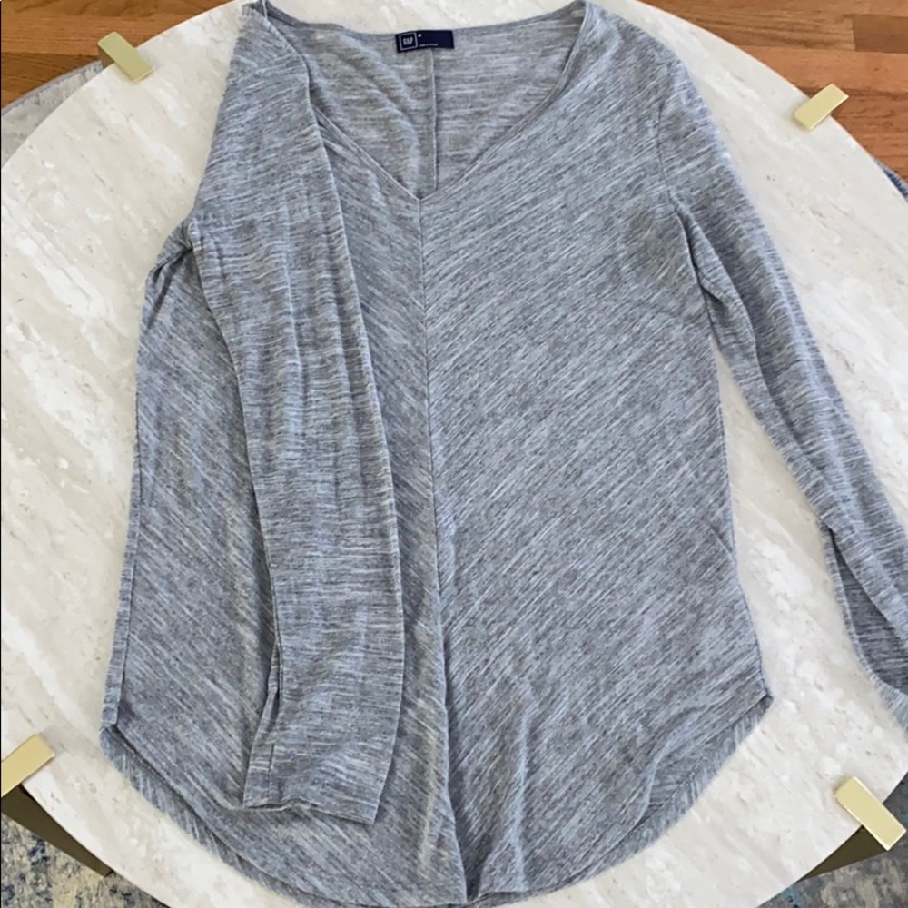 Long sleeve gray GAP tee